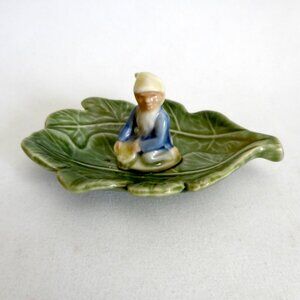 VINTAGE 1950’s IRELAND IRISH WADE PORCELAIN LEPRECHAUN LEAF TRINKET DISH